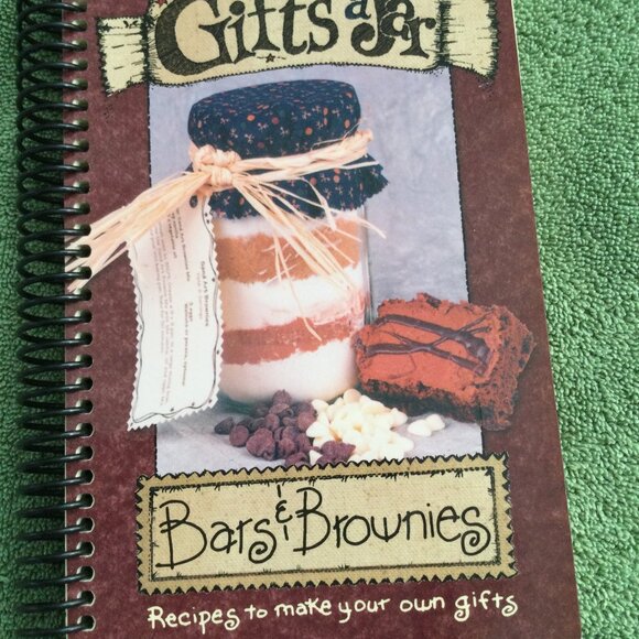 Gifts in a Jar Kit -Easy to Make Handmade Holiday Crafts -Includes Recipe Cards - Picture 2 of 4
